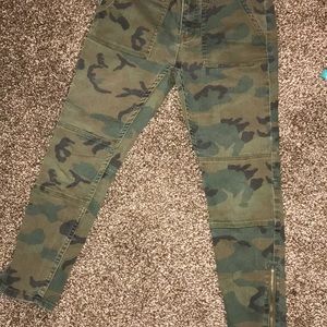 Camo skinny jeans